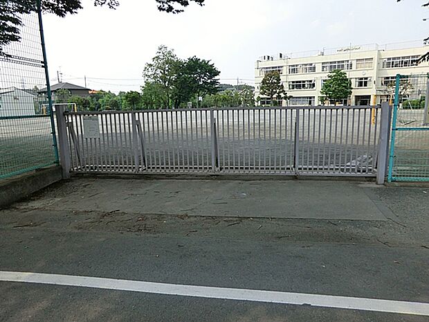 調布市立北ノ台小学校 距離約320m