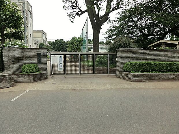 調布市立神代中学校 距離約2400m