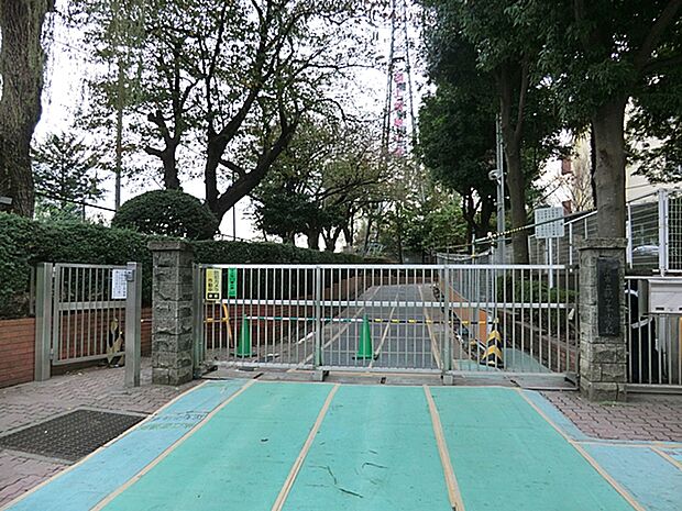 横浜市立鶴ケ峯小学校　距離約650m