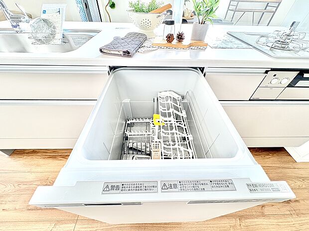 ビルトイン式食洗機を標準完備した、機能性に優れたシステムキッチン