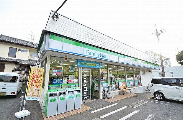 ファミリーマート　みなとや鶴川店　距離約500m