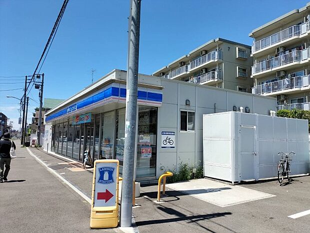 ローソン 西鶴間小学校入口店 距離約450m