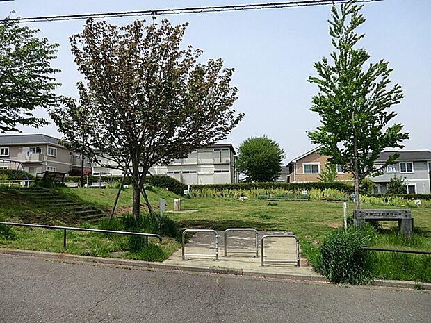 桂台二丁目第四公園 距離約250m