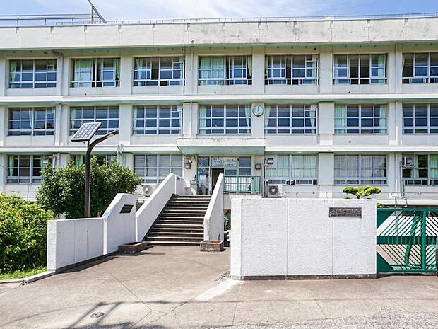 稲城市立稲城第二中学校 距離約1300m