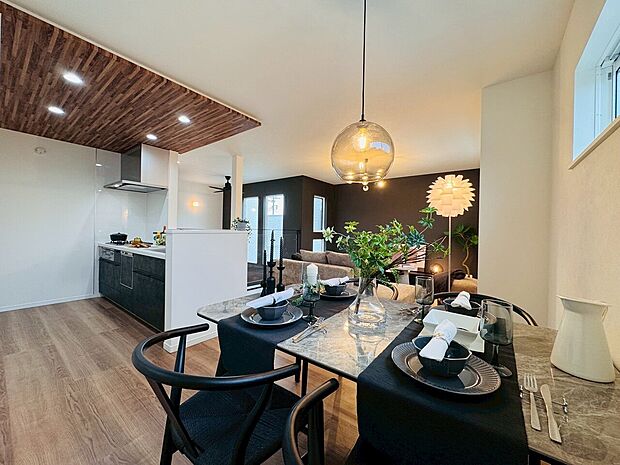 家事をしながら家族との会話も弾む対面キッチンを採用