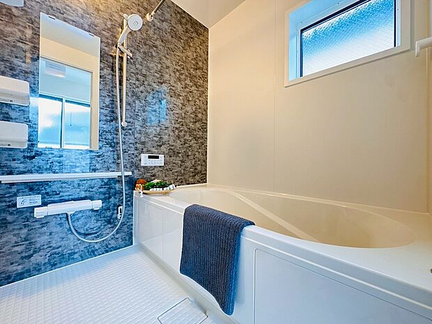 大きなお風呂で足を伸ばして一日終わりの大事なリラックスタイムに…