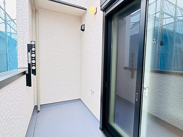 太陽の光が降り注いで洗濯物もよく乾きますね