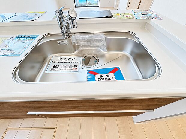 キッチンで場所を取らない、一体型浄水器を完備