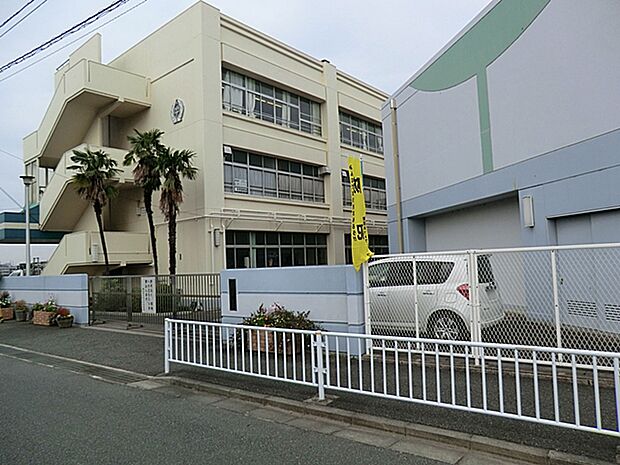 横浜市立中川中学校　距離約350m