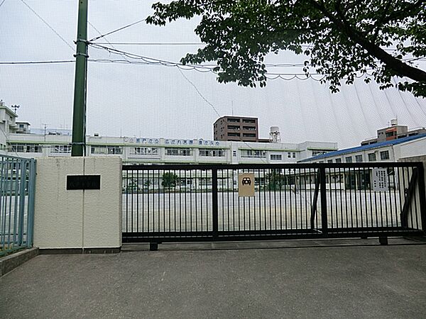 川崎市立坂戸小学校まで約190m