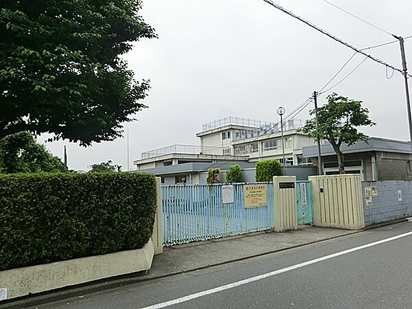調布市立第八中学校　距離約500m
