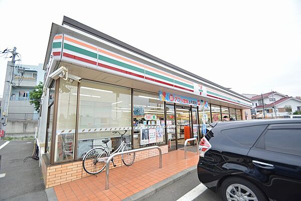セブンイレブン　横浜田奈駅東店　距離約900m