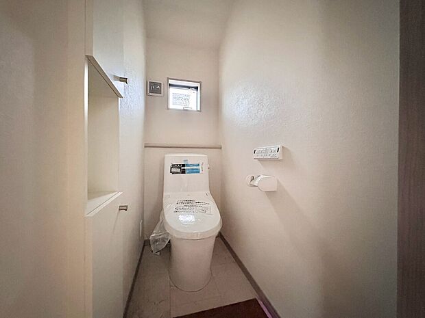 シンプルなデザインのトイレ空間