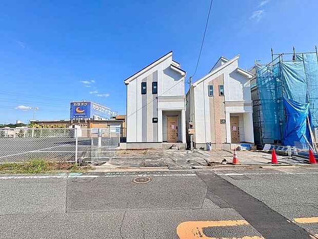新築の一戸建て住宅が並ぶ外観です