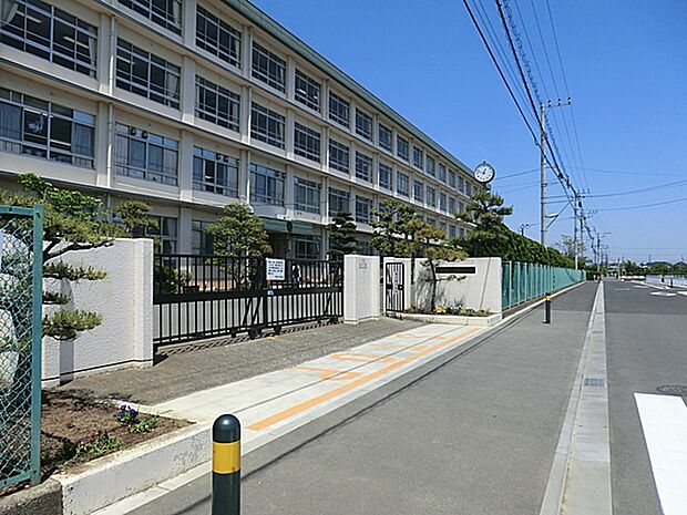 平塚市立大住中学校 距離約2300m