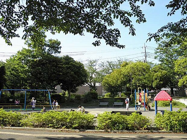 しらゆり公園まで約1100m