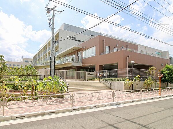 八王子市立いずみの森義務教育学校小学校　距離約450m