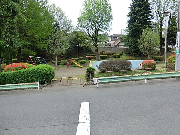 子安東公園　距離約550m