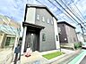 外観：道路沿いに建つ戸建て住宅の外観