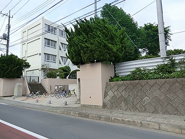 藤沢市立御所見小学校まで約350m