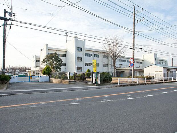 座間市立ひばりが丘小学校 距離約600m