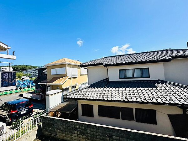 瓦屋根の戸建て外観