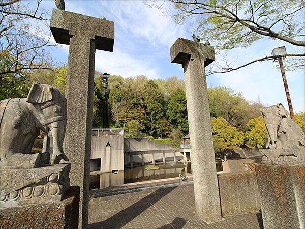 城山公園まで約550m