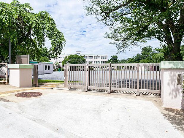 稲城市立稲城第二小学校 距離約1100m