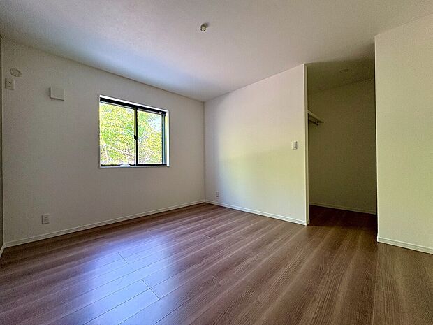 広々としたお部屋は、インテリアを考える楽しみもありますね