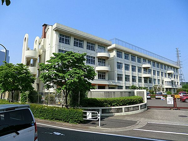 八王子市立秋葉台小学校まで約350m