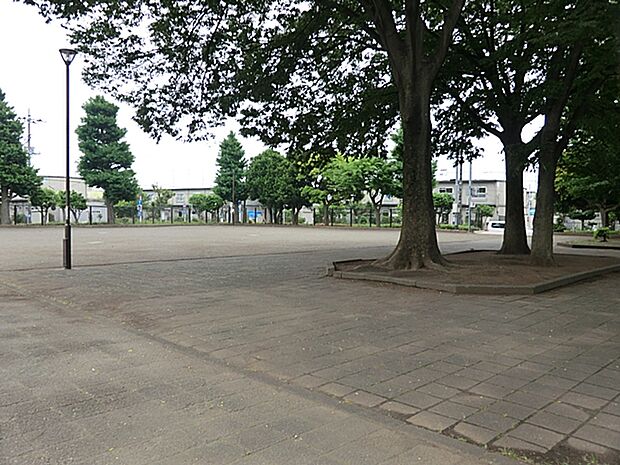 里見公園 距離約130m