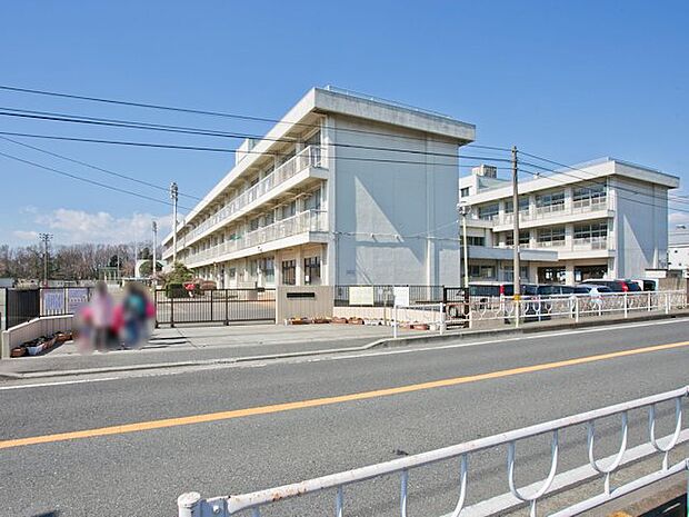 相模原市立横山小学校　距離約500m