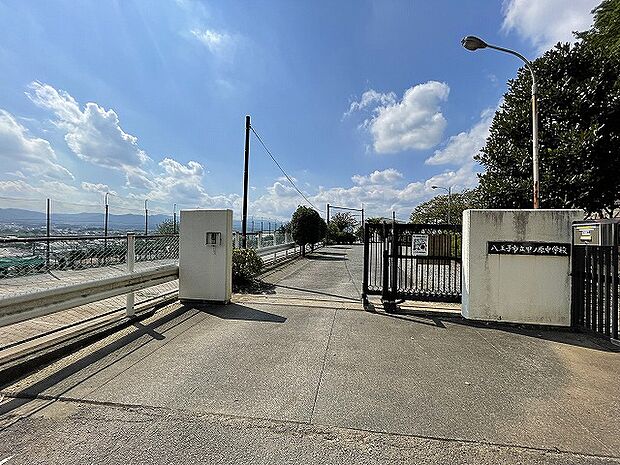 八王子市立甲ノ原中学校まで約720m