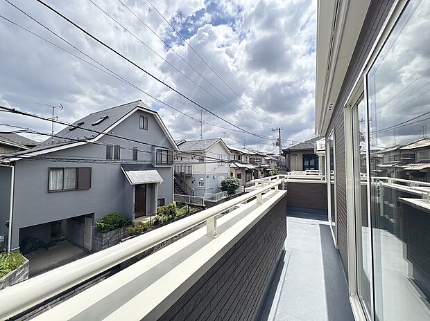 バルコニーから住宅街を望む眺望