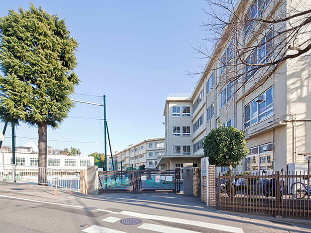 川崎市立生田小学校まで約550m