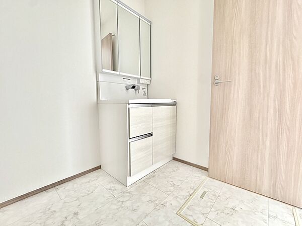 シンプルで清潔感のある洗面台のある洗面スペース