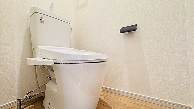 シンプルで清潔感のあるトイレ空間です
