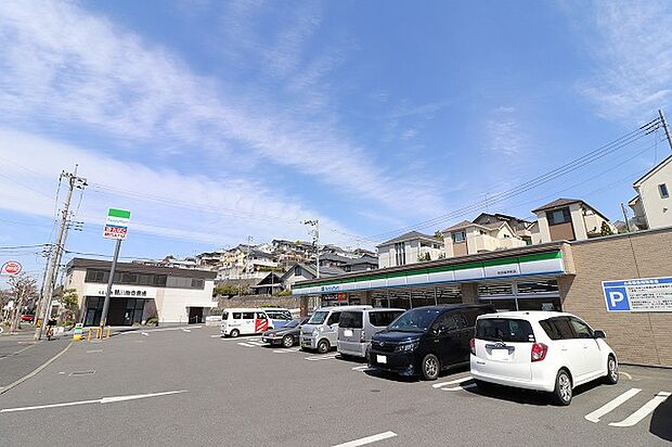 ファミリーマート 町田金井町店まで約700m
