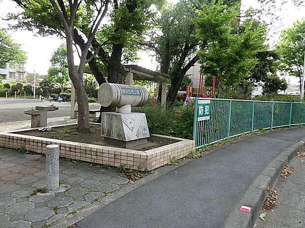 緑ヶ丘西公園　距離約260m
