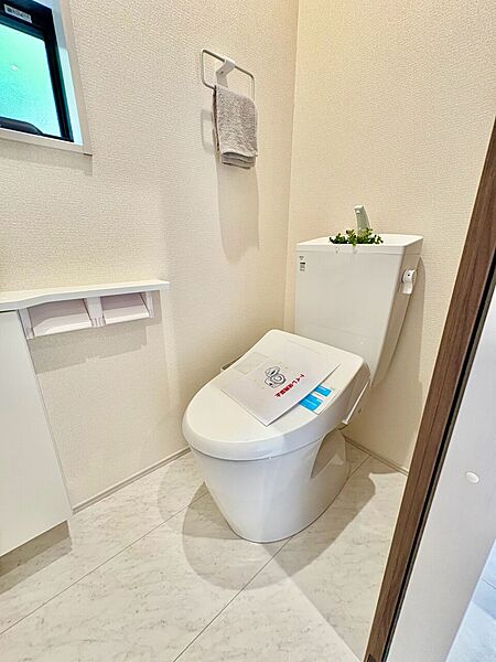 清潔感あるシンプルなトイレ空間