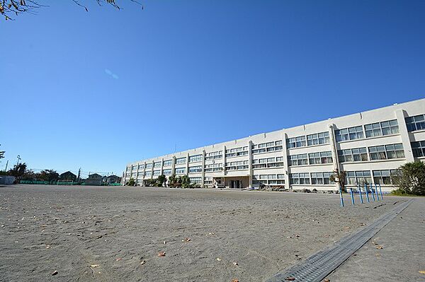 大和市立西鶴間小学校　距離約900m