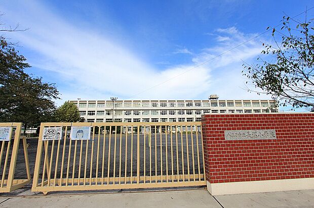 八王子市立長沼小学校　距離約450m