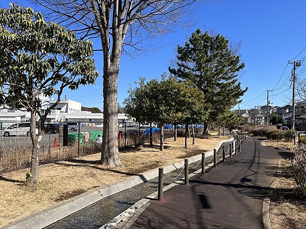 成瀬クリーンセンターテニスコート　距離約260m