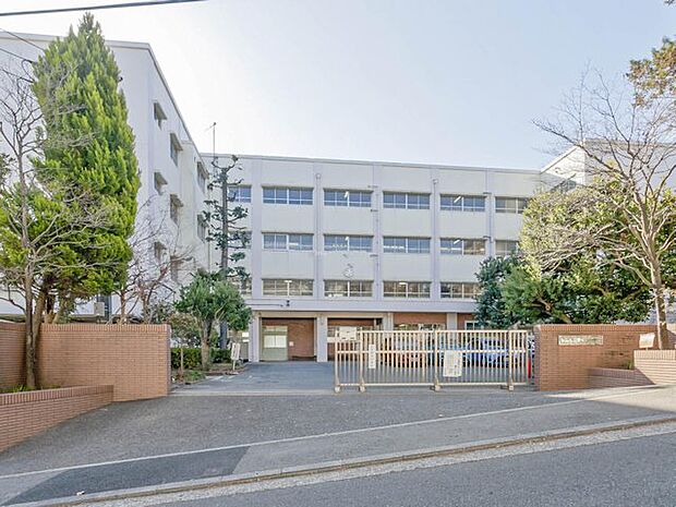 横浜市立青葉台中学校　距離約1200m