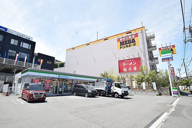 ファミリーマート 横浜狩場町店まで約900m