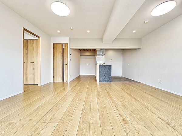 広々としたリビングとキッチンが一体の空間です