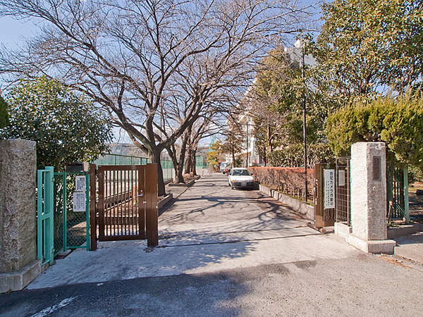 町田市立南中学校まで約1000m