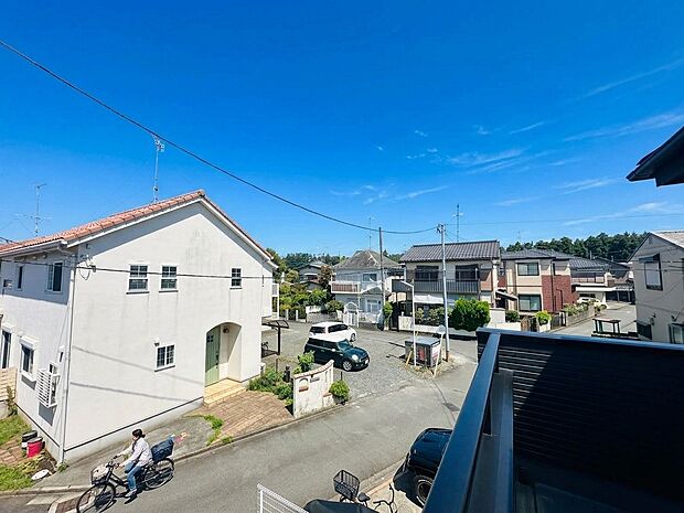 バルコニーから見た周辺の住宅街