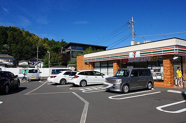 セブンイレブン　横浜恩田町店　距離約1000m