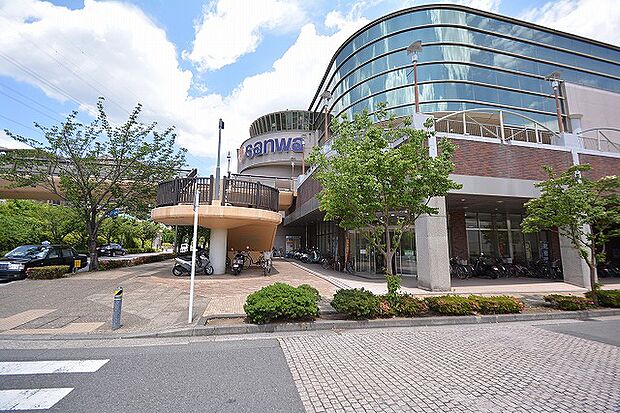 スーパー三和 こどもの国店 距離約1900m